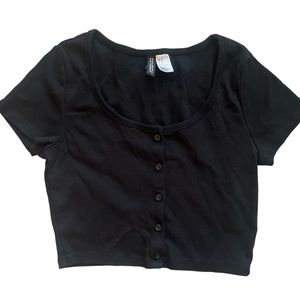 Divides H&M Cropped Black Buttoned T-shirt